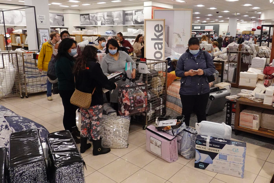 Strong Holiday Spending | Shoppers Shopping - AP